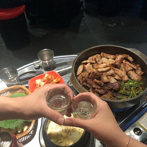 Kbbq Korean Aesthetic, Soju Aesthetic Night, Korean Barbeque Aesthetic, Korean Bbq Aesthetic, Korean Barbecue Aesthetic, Korean Bbq Restaurant Aesthetic, Asian Fairy, Korean Barbeque, Korean Soju