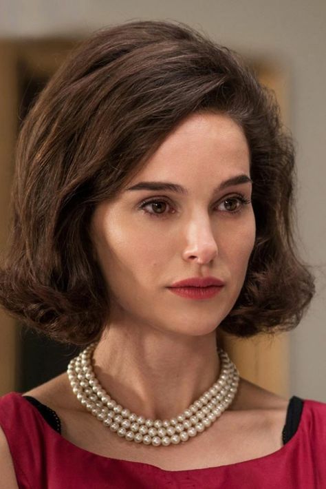 Jackie Film, Inspiring Movies, Jackie Onassis, Bouffant Hair, Celebrity Trends, Natalie Portman, Real Life Stories, Life Stories, Vintage Beauty