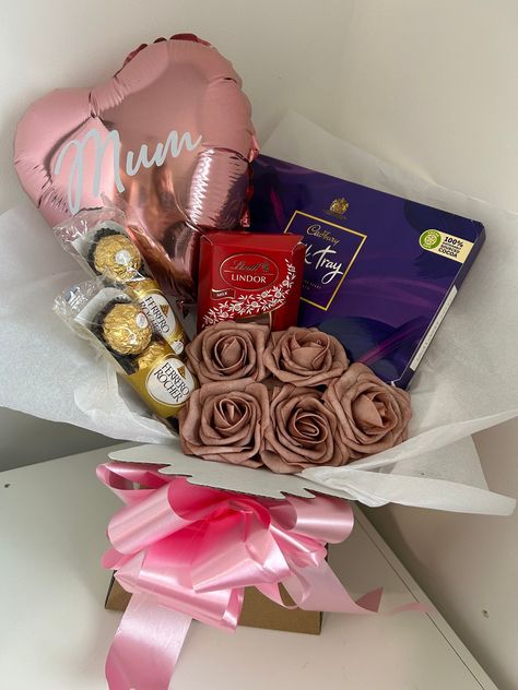 Chocolate Gift Box Ideas, Chocolate Flowers Bouquet Ferrero Rocher, Flowers And Chocolate Gift Heart, Chocolate Bookey With Flowers, Rocher Bouquet, Buqet Flowers And Chocolate, Ferrero Rocher Bouquet, Milk Tray, Flower N Choclate Bouquet