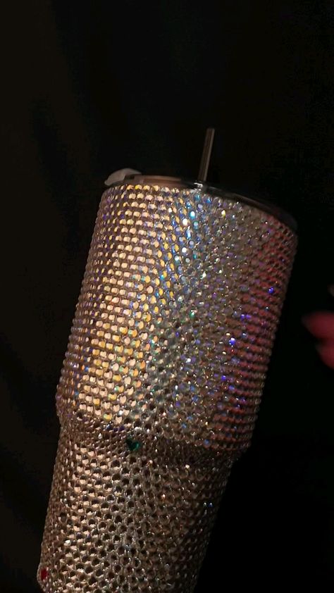 #tumbler #copotermico #instagram #diy #dizain #bebidas #drinks #presente 
#festa #rhinestones #brilhantes #strass #stanley