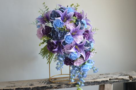 ❤The bridal bouquet with high-quality real-touch flowers, in shades of purple and dusty blue blue There are many kinds of ribbon colors, you can leave us a note when placing the order.  As pictured, ivory ribbons.  ❤Matching bouquets, boutonnieres... All matching items are available, please message us for a quote, we are love to work with your budget and do custom wedding packages just for you  ❤Change flower colors If you love this bouquet but want different colors, please send me a message, we Blue Purple And White Wedding Flowers, Blue Purple Flower Bouquet, Purple And Blue Bouquet, Blue And Purple Bouquet, Purple And Blue Wedding Theme, Blue And Purple Bridal Bouquet, Light Blue And Purple Bouquet, Blue Purple White Wedding Bouquet, Purple Party Decorations