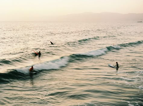 Medium format film photography - landscape and travel - shot on the Contax 645 with Kodak Ektar 100 - Venice Beach on Film by Gareth Morton » Shoot It With Film #shootitwithfilm #filmphotography #filmisnotdead #analog #analogphotography #mediumformat #contax645 #kodak #kodakfilm #ektar100 #california #californiatravel #venicebeach Flim Picture, 110 Film Photography, Film Landscape, Shot On Film, On Film, Beach Landscape Photography, Beach Aesthetics, Aesthetic Film Photos, Summer On Film