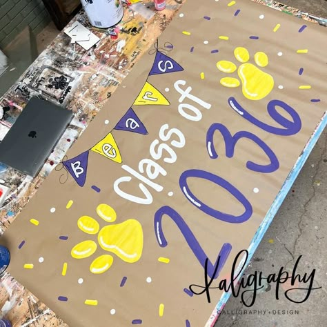 High School Banner Ideas, Welcome Back Seniors Poster, Class Posters Pep Rally 2024, Senior Parade Posters, Senior Parade Poster Ideas, Class Flag Ideas, Freshman Banner Ideas, Banner Ideas For Cheering, Spirit Banners Ideas