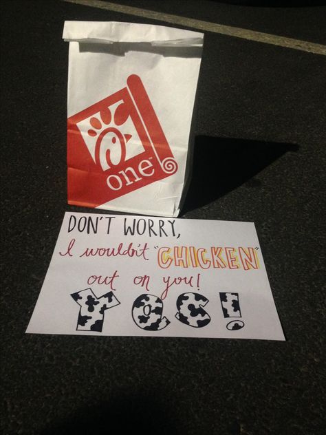 Chick fil a homecoming answer Cute Hoco Proposals, Homecoming Poster Ideas, School Dance Ideas, Prom Posters, Homecoming Signs, Cute Homecoming Proposals, Cute Prom Proposals, Asking To Prom, Homecoming Posters