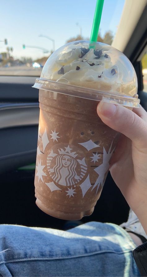 Mocha Aesthetic, Frappuccino Starbucks Aesthetic, Frappe Aesthetic, Chocolate Drink Aesthetic, Mocha Frappe Starbucks, Starbucks Frappe Aesthetic, Starbucks Caramel Drinks, Mocha Frappe Aesthetic, Peppermint Mocha Frappuccino