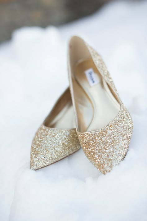 All that glitters is gold: http://www.stylemepretty.com/2015/01/23/snowy-winter-wedding/ | Photography: Kimberly Kay Photography - www.kkayphoto.com Winter Wedding Shoes, Summer Wedding Shoes, Gold Wedding Shoes, Winter Gold, Fun Wedding Shoes, Wedding Shoes Comfortable, Wedding Shoes Flats, Sopot, Wedding Flats