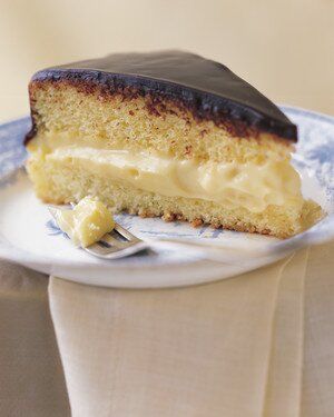 Boston Cream Pie Recipe, Boston Cream Cake, Boston Cream Pie, Cream Pie Recipes, Boston Cream, Custard Filling, Pie Tart, A Piece Of Cake, Pie Cake