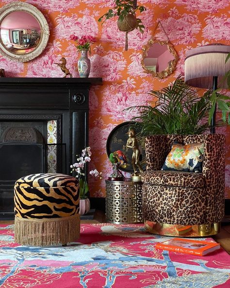 Top 7 Mistakes To Avoid In Maximalist Design For Your Home Chinoiserie Rugs, Wendy Morrison, Estilo Kitsch, Maximalist Interior Design, Maximalist Interior, Maximalist Home, Maximalist Design, Printed Chair, Colourful Living Room