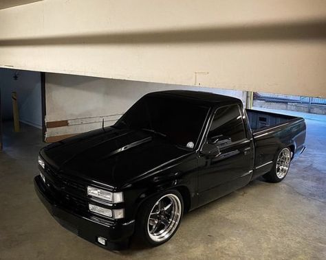 Old School Chevy Trucks, Obs Chevy Lowered, Chevy Obs, Sierra Truck, Classic Cars Trucks Chevy, Obs Truck, Single Cab Trucks, Chevy Trucks Silverado, Silverado Truck