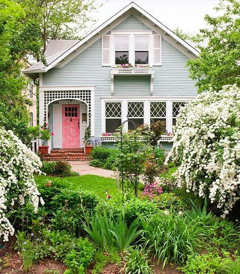 pink door Cottage Exteriors, Cute Houses, Small Front Yard Landscaping, Cozy Cottages, Into The West, Small Front Yard, Cottage Style Home, Cottage Exterior, Cottage Style Homes