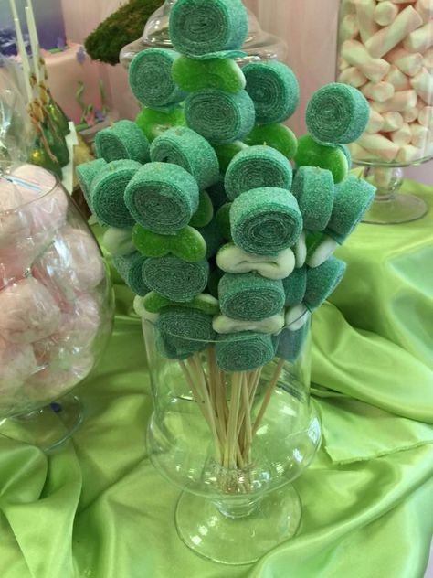 Tinkerbell Candy Table Tinkerbell Cakepops, Fairy Dessert Table, Tinkerbell Nursery, Princess Tiana Party, Tinkerbell Party Theme, Princess Tiana Birthday Party, Aaliyah Birthday, Tiana Birthday Party, Princess Sweet 16