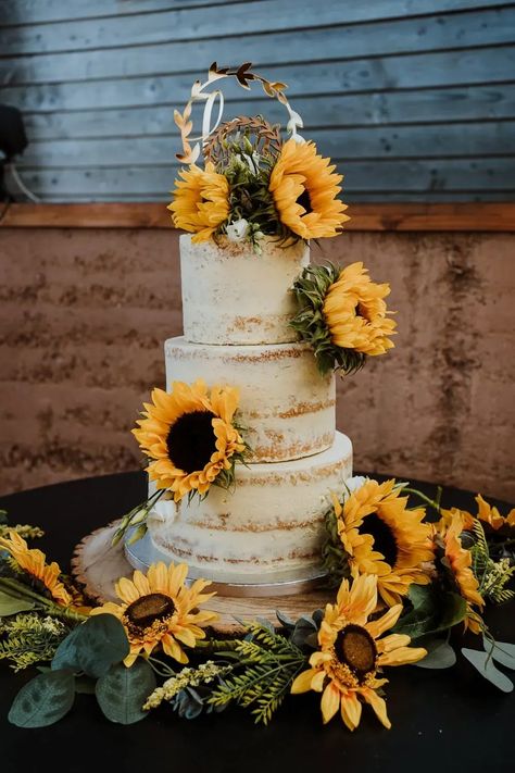 Rustic Wedding Cake Sunflowers, Light Pink And Sunflower Wedding, Sage Green And Sunflower Wedding Theme, Wedding Cake Sunflower And Roses, Sunflower Western Wedding, Sunflower Field Wedding, Wedding Cake Sunflower, Wedding Cake With Sunflowers, Cake With Sunflowers