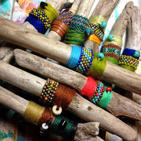 Diy Talking Stick Ideas, Driftwood Wands, Painted Sticks Diy, Tree Branch Art, Spirit Sticks, Wrapped Sticks, Twig Crafts, Bohemian Crafts, Handmade Walking Sticks