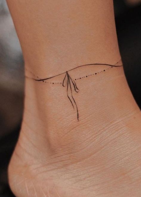 21 idées de tatouages cheville bracelet pour femme 1 Swedish Tattoo Ideas For Women, Ankle Bracket Tatoos, Collar Bone Tattoo Small Simple, Anklette Tattoo, Rist Tattoo Women, Small Shaded Tattoos, Wrist Bracelet Tattoo Unique, Classy Tattoos For Women Elegant, Delicate Bracelet Tattoo