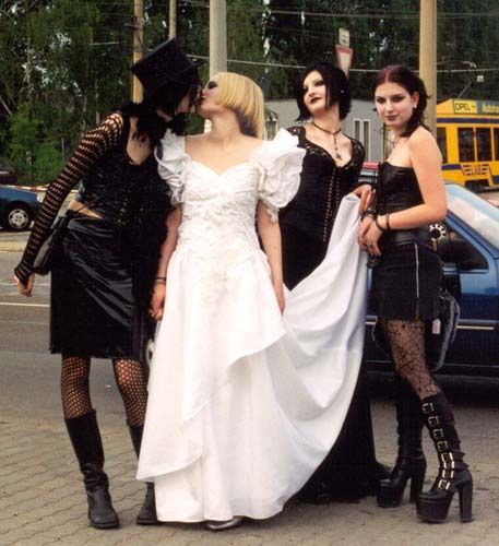 Punk Wedding Dresses, Grunge Wedding, Tacky Wedding, Goth Prom, Punk Wedding, Grunge Couple, The Heir, Goth Wedding, Lesbian Wedding