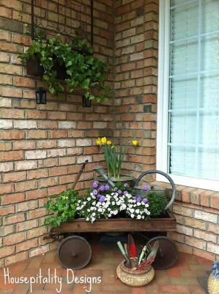 Taman Vintage, Spring Porch Decor, Entrance Ideas, Diy Front Porch, Summer Porch, Spring Outdoor, Small Front Porches, House With Porch, Front Porch Decorating