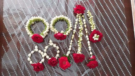 Real Flower Jewellery For Haldi, Mehandi Jewellery, Shadi Ideas, Mehendi Bride, Flower Mala, Jewellery For Haldi, Bride Essentials, Flower Bracelet Wedding, Haldi Jewellery