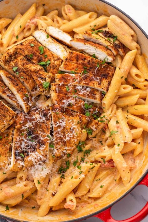 Easy Creamy Cajun Chicken Pasta - Little Sunny Kitchen Chillis Cajun Chicken Pasta, Chicken Red Sauce Pasta, Summer Chicken Pasta, Easy Cajun Chicken Pasta, Southwest Chicken Pasta, Spicy Cream Sauce, Chipotle Chicken Pasta, Cajun Chicken Pasta Recipe, Spicy Pasta Recipes