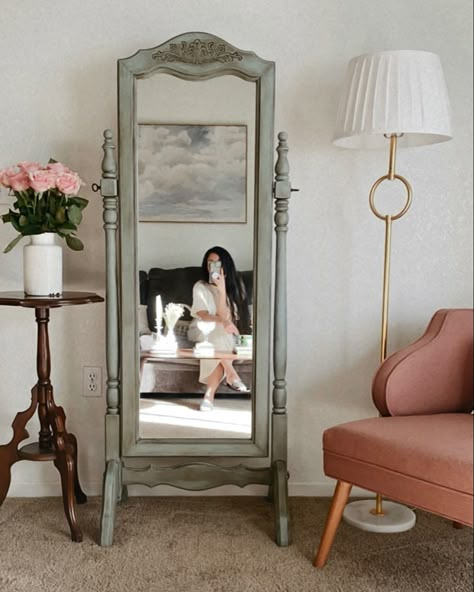 Stand Mirror Decor, Thrifted Mirror, Full Body Vintage Mirror, Vintage Standing Mirror, Antique Full Body Mirror, Vintage Standing Mirror Aesthetic, Mirror Bedroom Decor, Diy House Renovations, Cute Bedroom Ideas