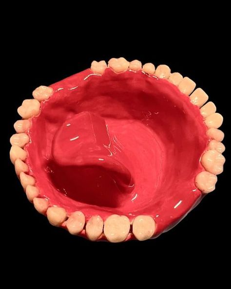 Tooth Ashtray, Teeth Clay Art, Teeth Ashtray, Teeth Ceramics, Teeth Sculpture, Tooth Sculpture, Mouth Ashtray, Clay Ash Tray Diy, Ash Tray Clay