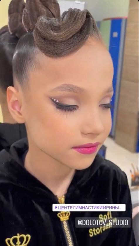 Gymnastics Competition Makeup, Stage Make Up Dancer, Ballet Dancer Makeup, Ballerina Makeup Dancers, Jazz Dance Makeup, Competition Dance Makeup, Ballet Makeup Kids, Performance Makeup Dancers, Recital Makeup For Kids