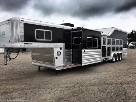 Bling Horse Tack, Luxury Fifth Wheel, Horse Trailers For Sale, Horse Trailer Living Quarters, Horse Barn Ideas Stables, Livestock Trailers, Camping Usa, Dream Stables, Dream Horse Barns