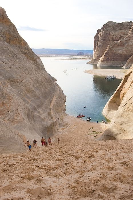 Lake Powell Houseboat, Boat Friends, Lake Powell Arizona, Trip To Grand Canyon, Page Arizona, Utah Travel, Boat Trip, Utah Usa, Lake Powell