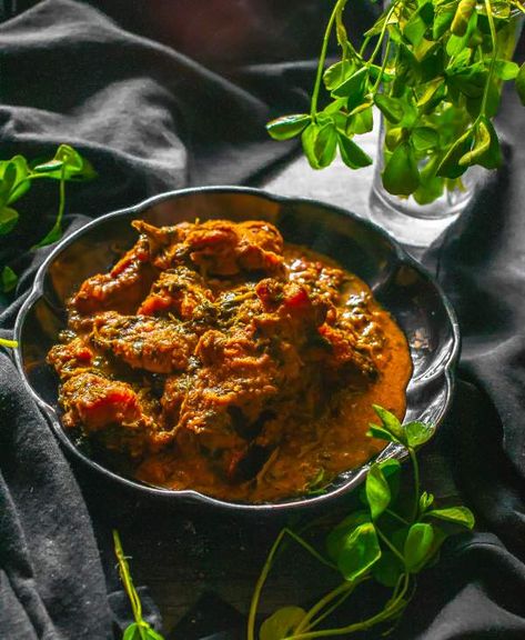 Methi Malai Chicken, Winter Chicken Dinner, Rumali Roti, Creamy Chicken Curry, Creamy Chicken Dish, Malai Chicken, Chicken Dinner Recipe, Leafy Vegetables, Curry Chicken Recipes