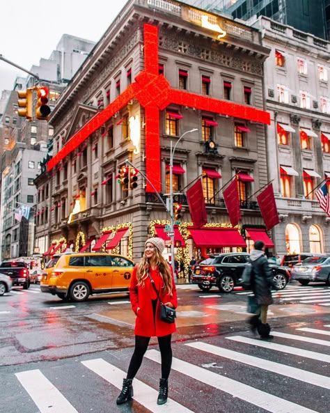 Christmas in New York - Shopping 5th Avenue Cartier Building, Christmas In New York City Aesthetic, Christmas In New York Outfits, New York Christmas Time, Christmas In New York Aesthetic, New York Shopping, York Outfits, New York City Christmas, Christmas In New York