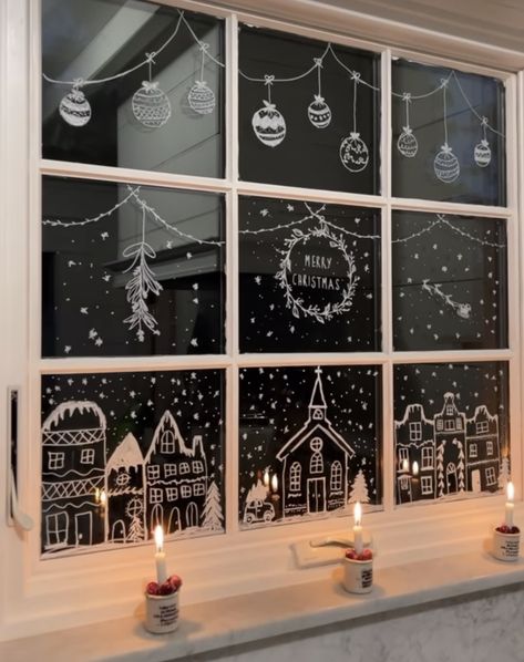 Drawing On Windows Christmas, Christmas Decorations Drawings, Christmas Chalkboard Art, Christmas Window Painting, Christmas Window Display, Winter Window, Christmas Chalkboard, Christmas Window Decorations, Christmas Inspo