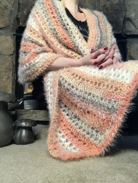 How to use caron latte cakes free pattern blanket wrap - Live Chill Life Caron Cake Crochet Patterns, Caron Cakes Patterns, Caron Cakes Crochet, Pumpkin Blanket, Wrap Crochet Pattern, Cake Crochet, Crocheted Rugs, Crochet A Blanket, Chill Life