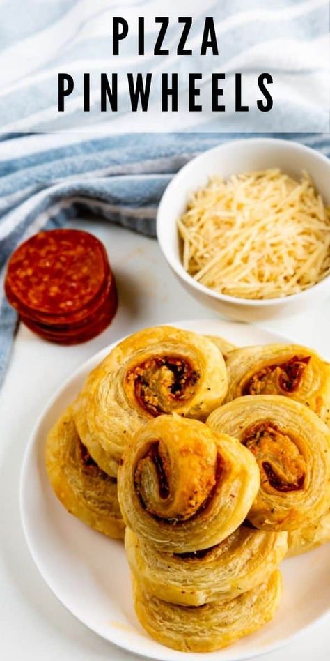 Pizza Puff Pastry, Alex Gross, Pepperoni And Cheese, Tailgate Recipes, Pizza Pinwheels, Pinwheels Recipe, Cheese Baked, Pinwheel Recipes, Pizza Recipes Easy