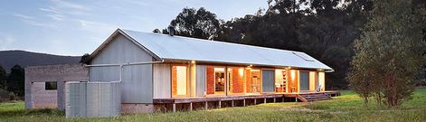 Barnhouse Cabin, Australian Sheds, Large Glass Sliding Doors, Home Philippines, Australian Country Houses, Metal Houses, Retreat Design, Eco Farm, Barn Inspiration