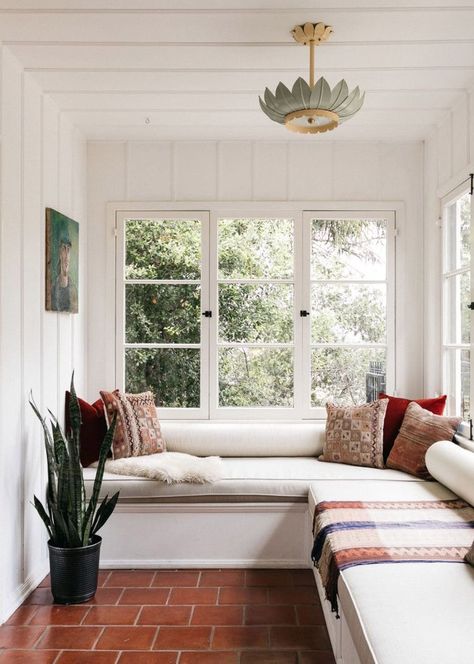 Style Californien, Boho Bungalow, California Architecture, Hollywood Hills Homes, Mark Ruffalo, Hollywood Hills, Zooey Deschanel, Window Seat, Formal Dining Room