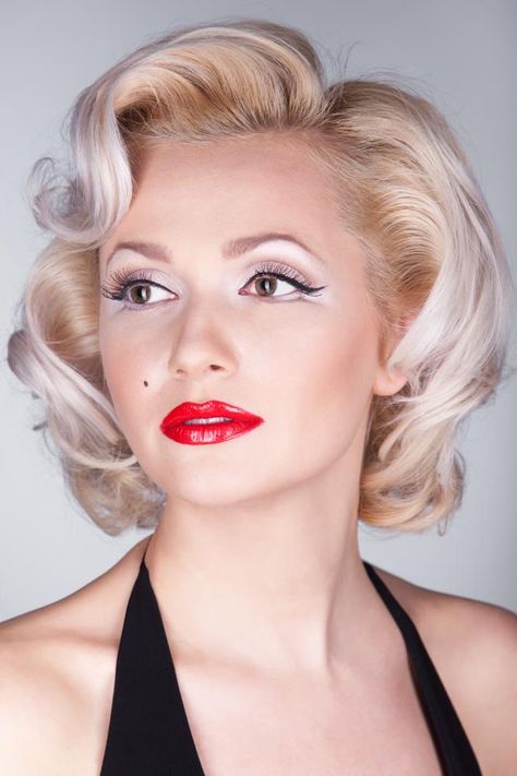 Have you ever had a celebrity-influenced hairstyle? Here are the top 10 most popular of all time. #1 is no surprise! http://bit.ly/Wj5Kkx Marilyn Monroe Hair, 50s Hairstyles, Thick Wavy Hair, Rockabilly Hair, Latest Short Hairstyles, Pin Up Hair, Makijaż Smokey Eye, Short Hairstyles For Thick Hair, Retro Hairstyles