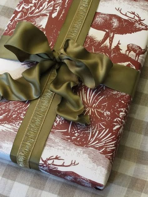 Professional Gift Wrapping, Autumn Gift Ideas, Gift Wrapping Ribbon Ideas, Copper Wrapping Paper, Chic Gift Wrapping, Professional Gift Ideas, Creative Corporate Gifts, Cute Gift Wrapping Ideas, Luxury Gift Wrapping