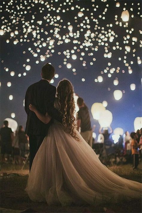 20 Romantic Night Wedding Photo Ideas You Never Wonna Miss! - WeddingInclude Rapunzel Wedding Theme, Romantic Night Wedding, Rapunzel Wedding, Tangled Wedding, Night Wedding Photos, Disney Wedding Theme, Wedding Send Off, Wedding Lanterns, Night Wedding