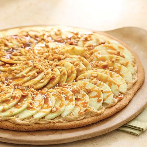 Taffy Apple Pizza, Crescent Rings, Top Desserts, Taffy Apple, Apple Pizza, Pizza Dessert, Pizza Vegana, Butter Sugar Cookies, Fruit Pizza Sugar Cookie