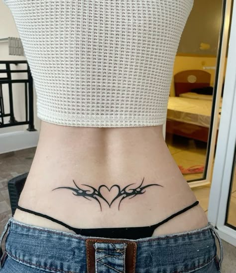 Tatoos Belly, Tattoo Ideas Arm Woman, Lower Belly Tattoos, Tramp Stamps, Lower Back Tattoo, Belly Tattoos, Muster Tattoos, Tattoos For Black Skin, Cute Tattoos For Women