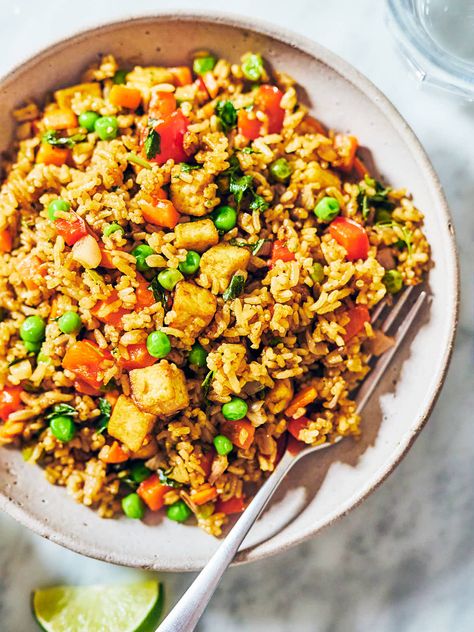 Evergreen Kitchen, Healthy College Meals, Uni Meals, Sauteed Tofu, Curry Fried Rice, College Meal, Vegan Fried Rice, Thai Fried Rice, Thai Green Curry Paste