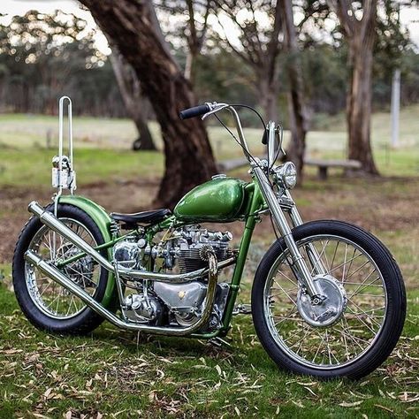 Triumph Bobber Custom, Capira, Triumph Chopper, Old School Chopper, Triumph Bikes, Triumph Bobber, Harley Bobber, Bobber Bikes, Custom Bobber