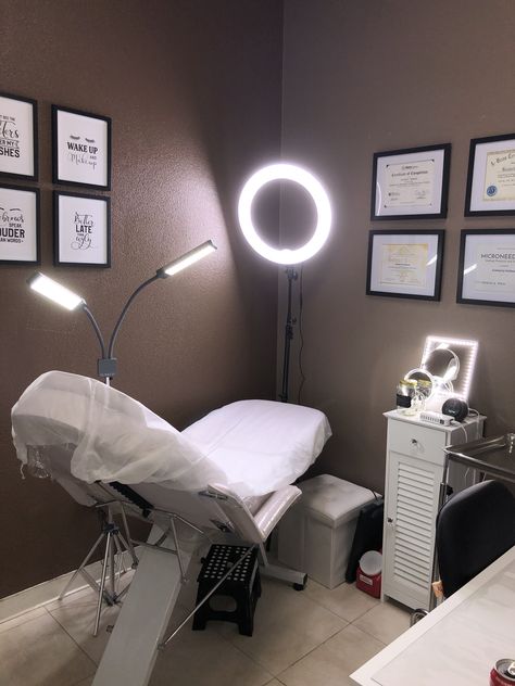 My microblading room. Micro Blading Salon Ideas, Small Microblading Room Ideas, Microblading Eyebrows Room Ideas, Small Microblading Studio Ideas, Microblading Studio Ideas At Home, Eyebrow Room Ideas, Microblading Room Ideas, Microblading Room, Microblading Studio Ideas