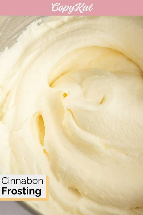 Cinnabon has the best cinnamon rolls and the frosting is divine! Learn how to make Cinnabon cream cheese frosting for cinnamon rolls with this easy copycat recipe and video. Use this cinnamon roll frosting for cakes, cupcakes, brownies, and more! Cinnabon Frosting Recipe, Cinnabon Frosting, Copycat Cinnabon, Citron Recept, Pudding Recept, Lemon Mousse, Copykat Recipes, Mousse Recipes, Cake Fillings