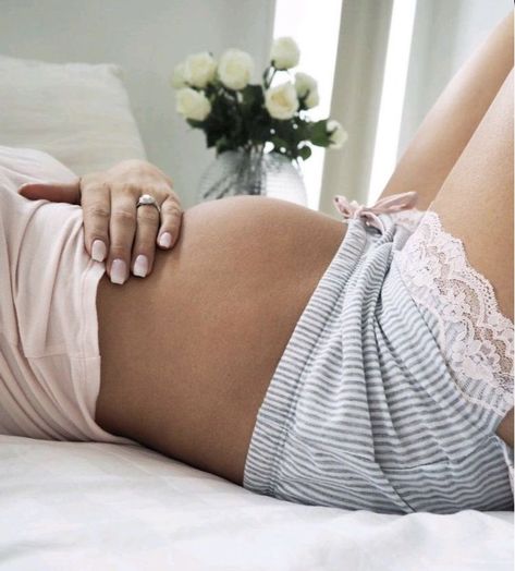 Payton... #fanfiction # Fanfiction # amreading # books # wattpad Teenage Pregnancy Photos, 5 Weeks Pregnant, Pregnant Outfits, Pregnancy Belly Photos, Belly Photos, Baby Scan, Cute Maternity Outfits, Stylish Maternity Outfits, Baby Belly