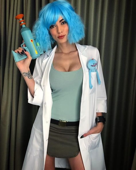 Rick Sanchez Costume, Rick And Morty Costume, Morty Costume, Halloween Coustumes, Pretty Halloween Costumes, Pretty Halloween, Halloween Costume Outfits, Fantasias Halloween, Adult Halloween Costumes