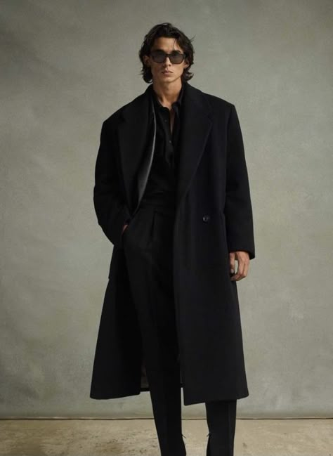 Coat Photoshoot, Classy Suits, Men Fashion Show, Sketch Ideas, Stylish Mens Outfits, Menswear Fashion, Fear Of God, Streetwear Men Outfits, Menswear Collection