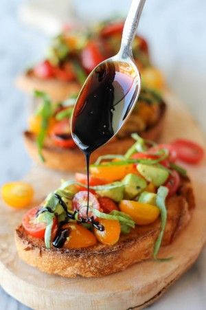 Avocado Bruschetta with Balsamic Reduction - With ripe avocado and juicy grape tomatoes, this is the perfect midday treat or party snack! Italian Bruschetta Recipe, Avocado Bruschetta, Bruschetta Recipe, Balsamic Reduction, Party Snack, Snacks Für Party, Ripe Avocado, Grape Tomatoes, Appetizers For Party