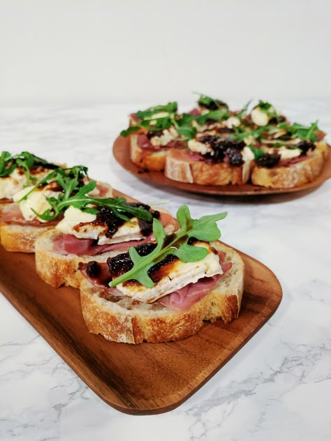 Brie And Fig Crostini, Brie Fig And Prosciutto Crostini, Bruschetta With Prosciutto, Brushetta Appetizers Dip, Mellow Mushroom Bruschetta Recipe, Fig Bruschetta, Burrata Bruschetta Recipe, Brie Bruschetta, Prosciutto Bruschetta