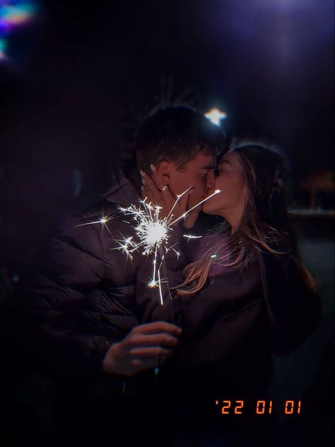 New Years Kiss, Happy New Year Eve, Christmas Dressing, Pablo Gavi, Home Decorating Ideas, Ideas Home, Home Decorating, Home Decor Ideas, Home Decor Inspiration