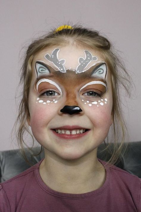 Reh schminken: Punkte aufmalen The Nanny Diaries, Christmas Face Painting, Animal Makeup, Fairy Garden Birthday Party, Kids Carnival, Garden Party Birthday, Garden Birthday, Face Painting Designs, Halloween Make Up